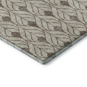 HomeRoots 8' Brown and Beige Geometric Round Rug - Washable, UV Protected, Perfect for High-Traffic Spaces! 673696