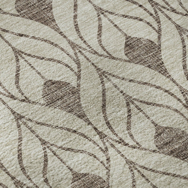 HomeRoots 8' Brown and Beige Geometric Round Rug - Washable, UV Protected, Perfect for High-Traffic Spaces! 673696