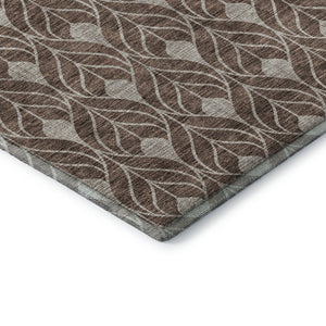 HomeRoots 8' Stylish Chocolate & Beige Geometric Washable Round Rug with UV Protection for High-Traffic Areas 673702
