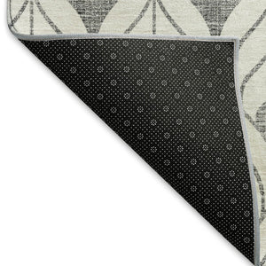 HomeRoots 5' X 8' Gray And Ivory Geometric Area Rug - Washable, UV Protected, Stylish & Durable for Any Space 673713