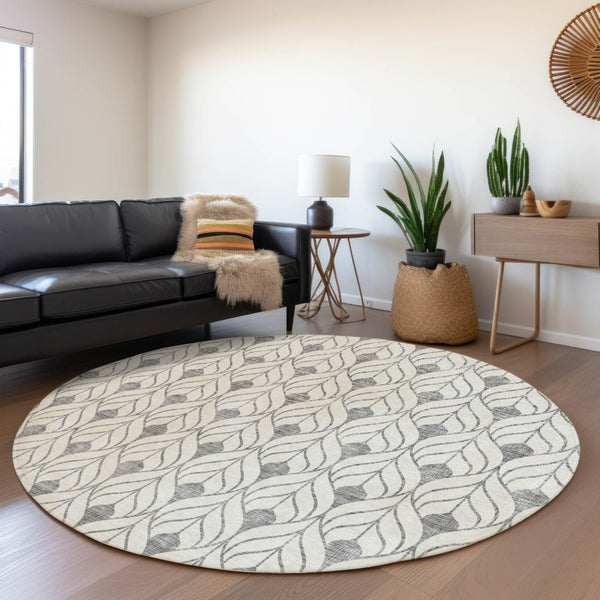 HomeRoots 8' Gray and Ivory Geometric Round Rug - Washable, UV Protected, Stain-Resistant for High-Traffic Areas 673714