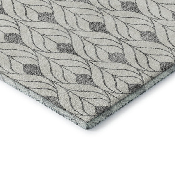 HomeRoots 8' Gray and Ivory Geometric Round Rug - Washable, UV Protected, Stain-Resistant for High-Traffic Areas 673714
