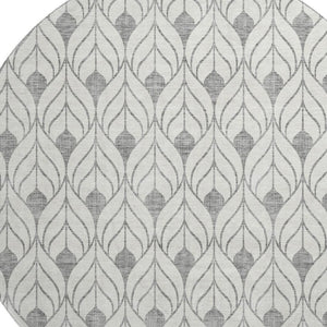 HomeRoots 8' Gray and Ivory Geometric Round Rug - Washable, UV Protected, Stain-Resistant for High-Traffic Areas 673714