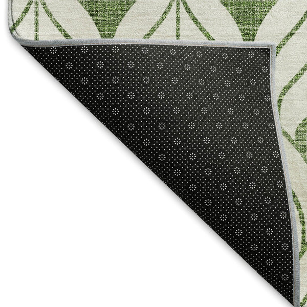 HomeRoots 8' Green and Ivory Geometric Washable Round Rug with UV Protection for Homes, Patios & Playrooms 673720