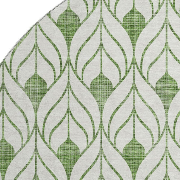HomeRoots 8' Green and Ivory Geometric Washable Round Rug with UV Protection for Homes, Patios & Playrooms 673720