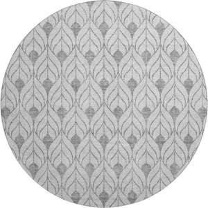 HomeRoots 8' Silver and Ivory Geometric Washable Round Rug - Durable, UV Protected, Perfect for Modern Spaces 673750