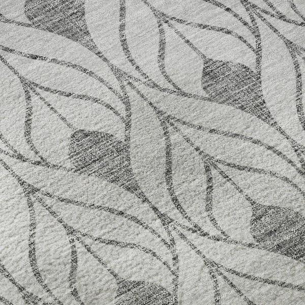 HomeRoots 8' Silver and Ivory Geometric Washable Round Rug - Durable, UV Protected, Perfect for Modern Spaces 673750