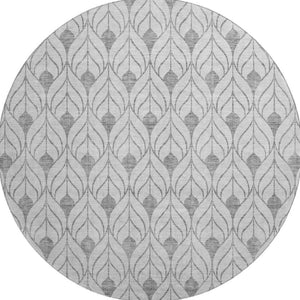 HomeRoots 8' Silver and Ivory Geometric Washable Round Rug - Durable, UV Protected, Perfect for Modern Spaces 673750