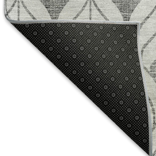 HomeRoots 8' X 10' Stylish Silver & Ivory Geometric Area Rug - Washable, UV Protected & Pet Friendly! 673751