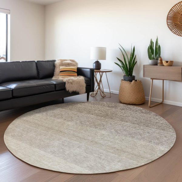 HomeRoots 8' Brown and Beige Ombre Washable Round Rug - Stain Resistant, UV Protected, Perfect for Modern Spaces 673780