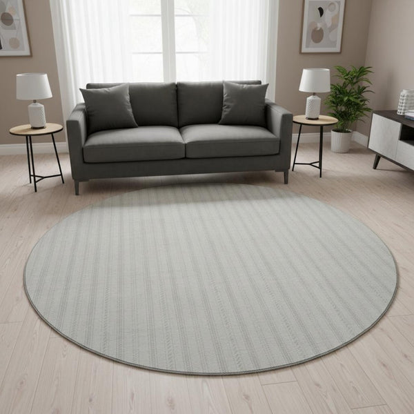 HomeRoots 8' Ivory And Beige Striped Round Rug - Washable, UV Protected, Perfect for Living Spaces & Pets! 673852