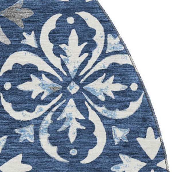 HomeRoots 8' Navy Blue & Ivory Floral Round Rug - Stain-Resistant, UV Protected, Washable for Easy Care! 673954