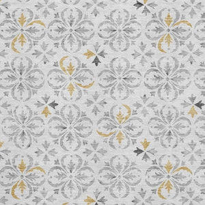 HomeRoots 5' Silver and Gray Floral Washable Area Rug – UV Protected, Stain-Resistant, Perfect for Families! 673965