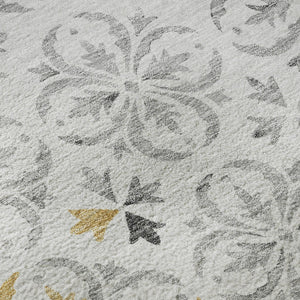 HomeRoots 8' Silver and Gray Floral Round Rug - Washable, UV-Protected, Durable Design for All Spaces 673966