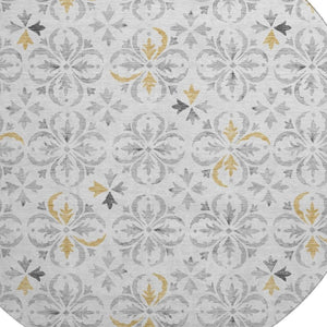 HomeRoots 8' Silver and Gray Floral Round Rug - Washable, UV-Protected, Durable Design for All Spaces 673966