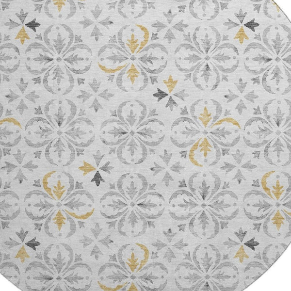 HomeRoots 8' Silver and Gray Floral Round Rug - Washable, UV-Protected, Durable Design for All Spaces 673966