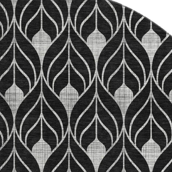 HomeRoots 8' Modern Black and Gray Geometric Washable Round Rug with UV Protection for High-Traffic Areas 673984
