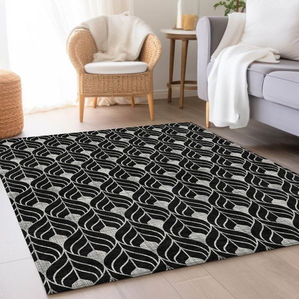 HomeRoots 8' X 10' Black And Gray Geometric Area Rug - Washable, UV Protected, Stain Resistant for Busy Homes 673985