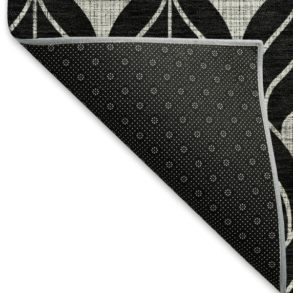 HomeRoots 8' X 10' Black And Gray Geometric Area Rug - Washable, UV Protected, Stain Resistant for Busy Homes 673985