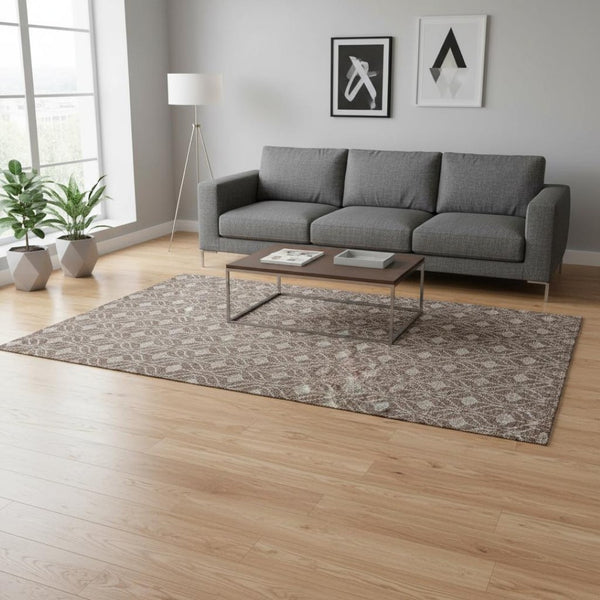 HomeRoots 5' X 8' Geometric Area Rug in Brown & Beige – Washable, UV Protected, Perfect for Modern Homes! 673989