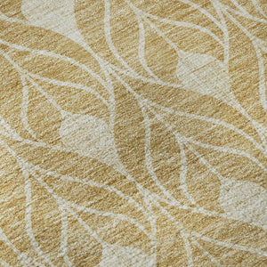 HomeRoots 8' Gold and Beige Geometric Round Rug - Washable, Stain-Resistant, UV Protected for High Traffic Areas 674002