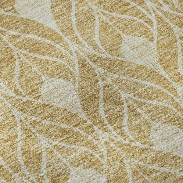 HomeRoots 8' Gold and Beige Geometric Round Rug - Washable, Stain-Resistant, UV Protected for High Traffic Areas 674002