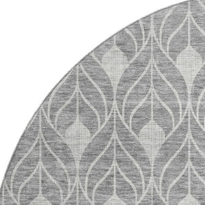 HomeRoots 8' Gray and Silver Geometric Round Rug - Washable, UV Protected, Perfect for High-Traffic Areas! 674008