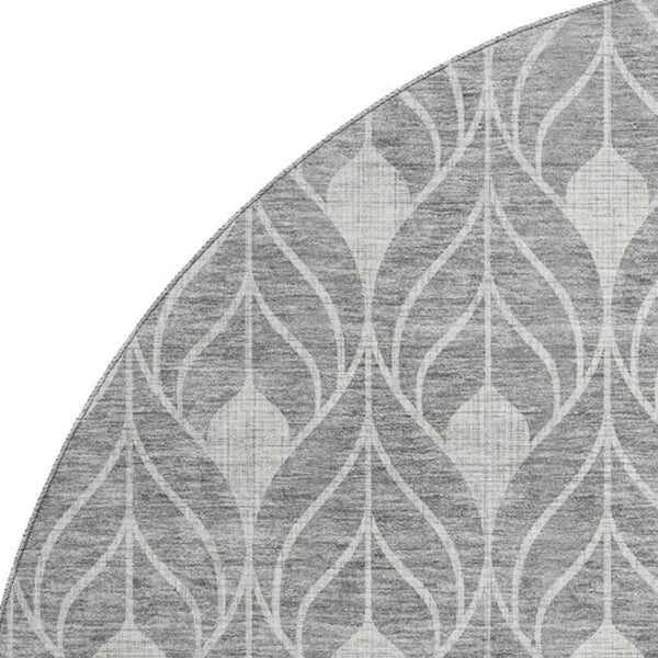 HomeRoots 8' Gray and Silver Geometric Round Rug - Washable, UV Protected, Perfect for High-Traffic Areas! 674008