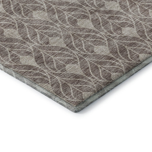 HomeRoots 8' Taupe and Beige Geometric Round Rug - Washable, UV Protected, Durable for High-Traffic Areas 674044