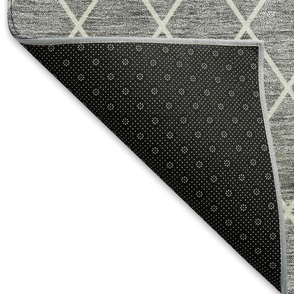 HomeRoots 5' Gray and Ivory Geometric Area Rug - Washable, UV Protected, Stain Resistant for Modern Homes 674079