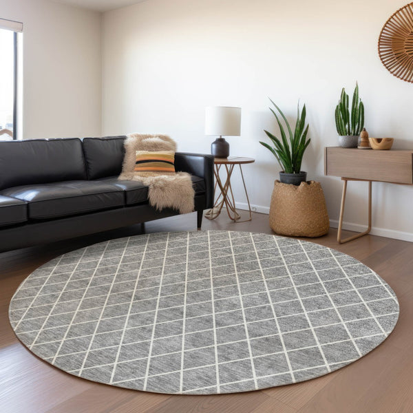 HomeRoots 8' Gray And Ivory Geometric Round Rug - Washable, UV Resistant, Stylish Centerpiece for Busy Homes 674080