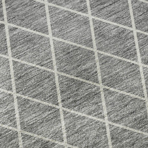HomeRoots 8' Gray And Ivory Geometric Round Rug - Washable, UV Resistant, Stylish Centerpiece for Busy Homes 674080
