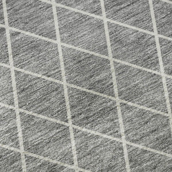 HomeRoots 8' Gray And Ivory Geometric Round Rug - Washable, UV Resistant, Stylish Centerpiece for Busy Homes 674080