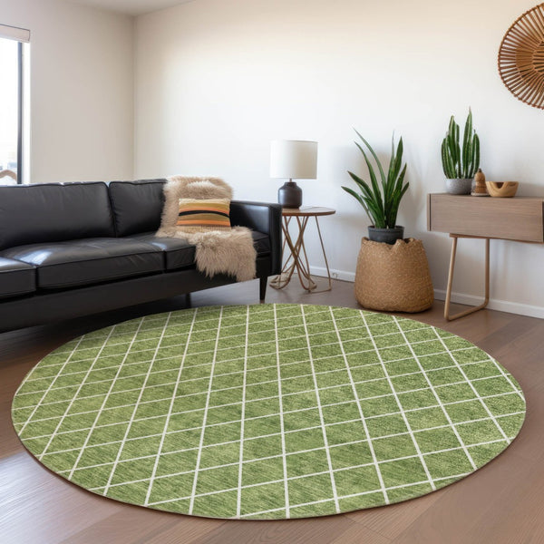 HomeRoots 8' Stylish Green and Ivory Geometric Round Rug - Machine Washable, UV Protected, Stain Resistant! 674086