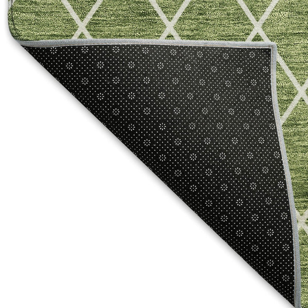 HomeRoots 8' Stylish Green and Ivory Geometric Round Rug - Machine Washable, UV Protected, Stain Resistant! 674086