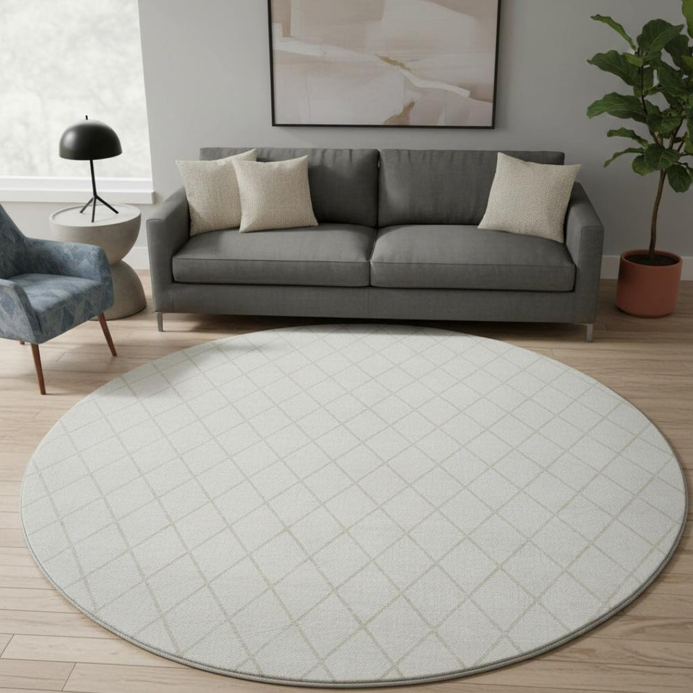 HomeRoots 8' Ivory and Beige Geometric Round Rug - Washable, UV Protected, Stain Resistant for High Traffic Homes 674092