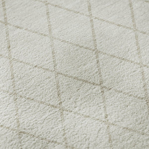HomeRoots 8' Ivory and Beige Geometric Round Rug - Washable, UV Protected, Stain Resistant for High Traffic Homes 674092