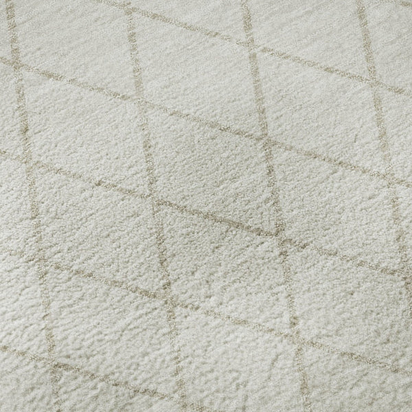 HomeRoots 8' Ivory and Beige Geometric Round Rug - Washable, UV Protected, Stain Resistant for High Traffic Homes 674092