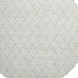 HomeRoots 8' Ivory and Beige Geometric Round Rug - Washable, UV Protected, Stain Resistant for High Traffic Homes 674092