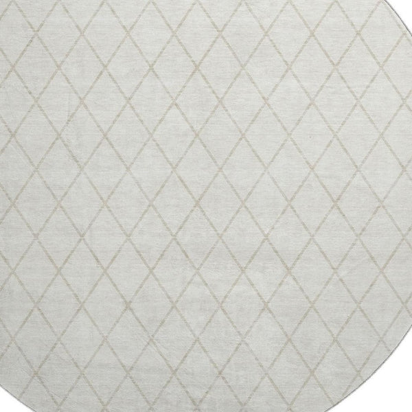 HomeRoots 8' Ivory and Beige Geometric Round Rug - Washable, UV Protected, Stain Resistant for High Traffic Homes 674092