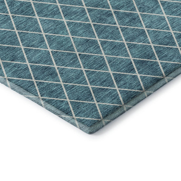 HomeRoots 8' Teal And Ivory Geometric Round Rug – Stylish, Washable, UV-Protected for High-Traffic Spaces! 674128