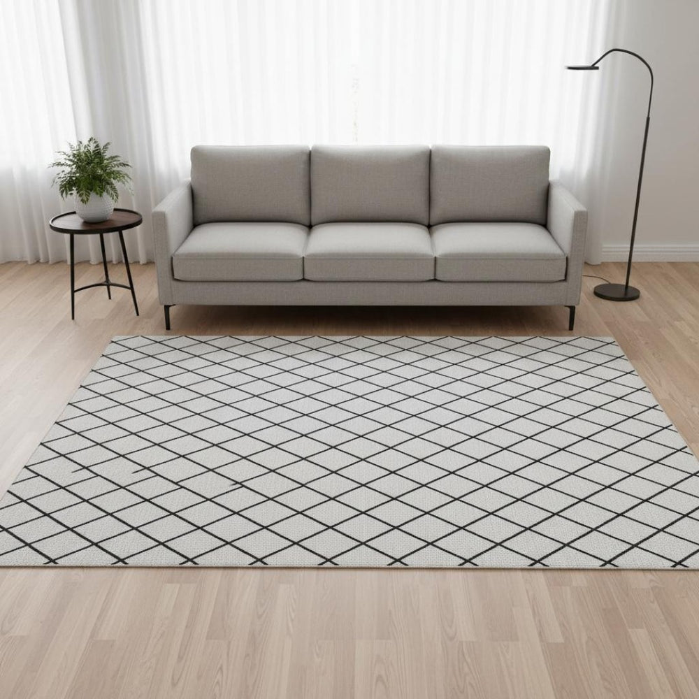 HomeRoots 5' Modern White and Black Geometric Area Rug - Washable, UV Protected, Stain-Resistant Design! 674133