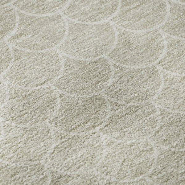 HomeRoots 8' Beige and Ivory Geometric Round Rug - Washable, UV-Protected, Stylish, and Durable for Any Room! 674140