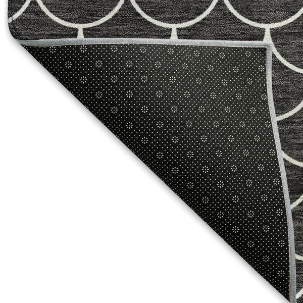 HomeRoots 8' Black And Ivory Geometric Round Rug - Washable, UV Protected, Durable & Stylish for Busy Homes 674146