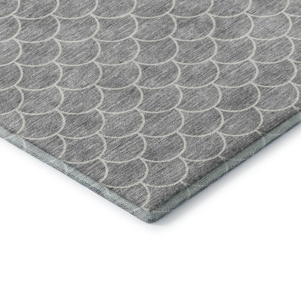 HomeRoots 8' Gray and Ivory Geometric Round Rug - Washable, UV-Protected, Durable for High-Traffic Areas 674164