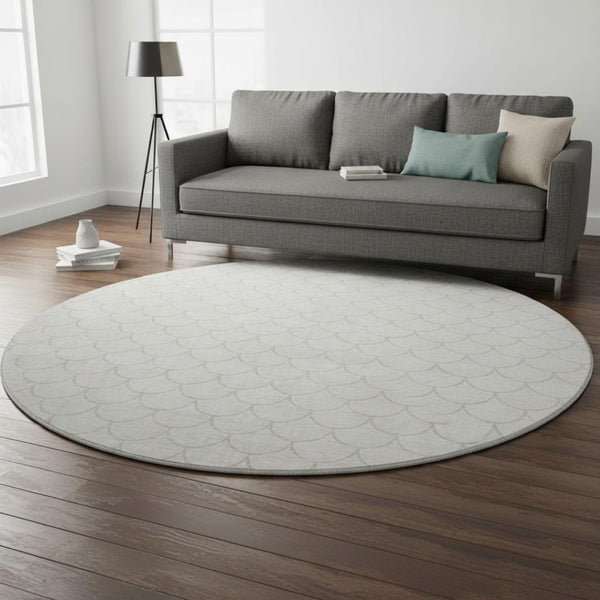 HomeRoots 8' Ivory and Beige Geometric Round Rug - Washable, UV Protected, Stain Resistant for High-Traffic Areas 674176
