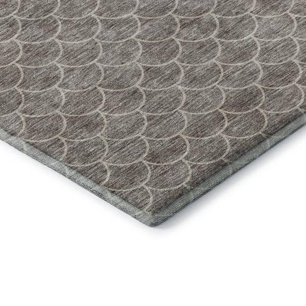 HomeRoots 8' Taupe and Ivory Geometric Round Rug - Washable, UV-Protected, Stain-Resistant, Modern Design! 674188
