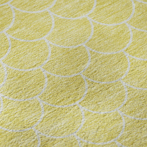 HomeRoots 8' Yellow and Ivory Geometric Round Rug – Washable, UV-Protected, Stylish for High-Traffic Areas! 674206