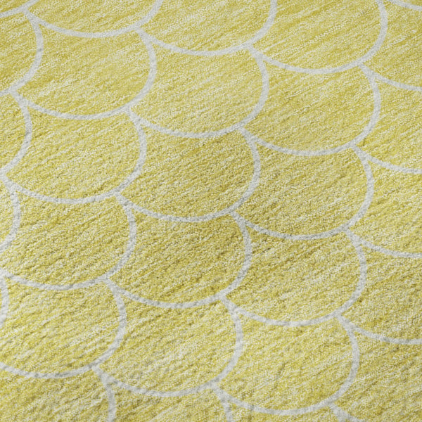 HomeRoots 8' Yellow and Ivory Geometric Round Rug – Washable, UV-Protected, Stylish for High-Traffic Areas! 674206