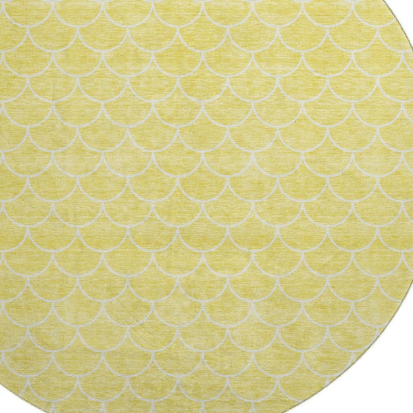 HomeRoots 8' Yellow and Ivory Geometric Round Rug – Washable, UV-Protected, Stylish for High-Traffic Areas! 674206